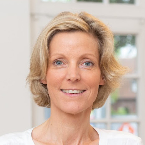 Dr. med. Nadine Scheff